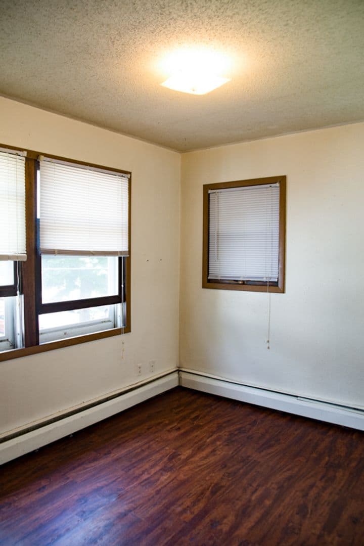 Minneapolis Apartment: 513 8th Ave SE