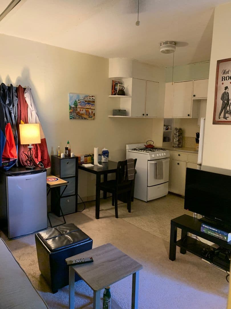 Minneapolis Apartment: 813 University Ave SE