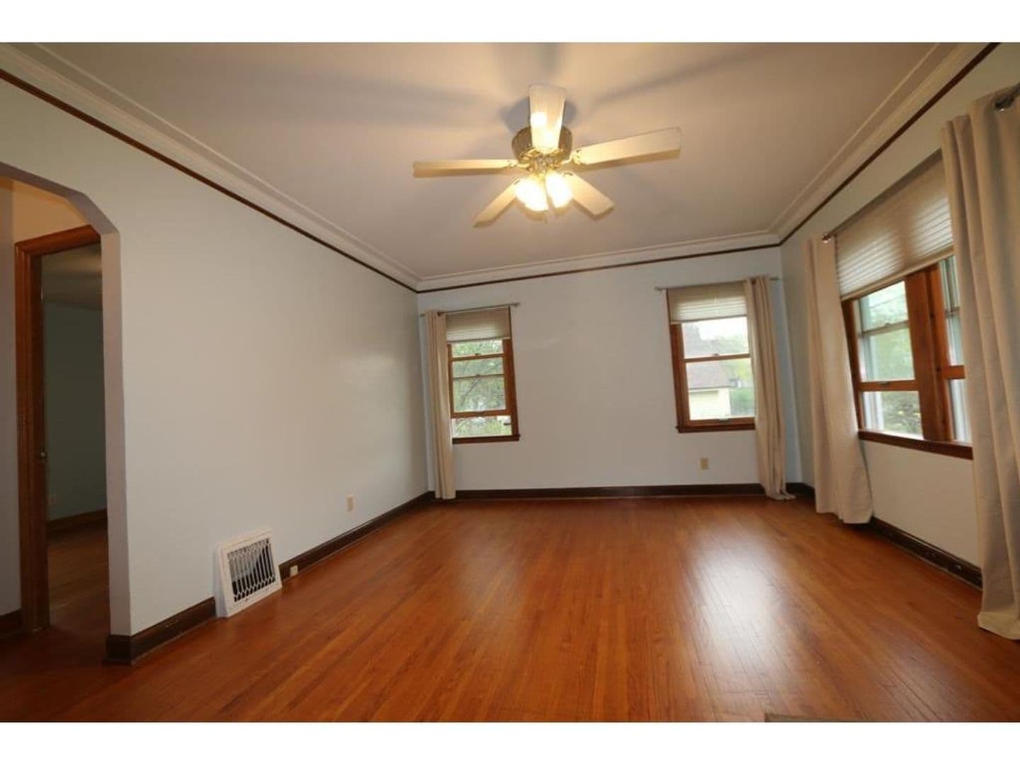 St. Paul House: 818 Aldine St