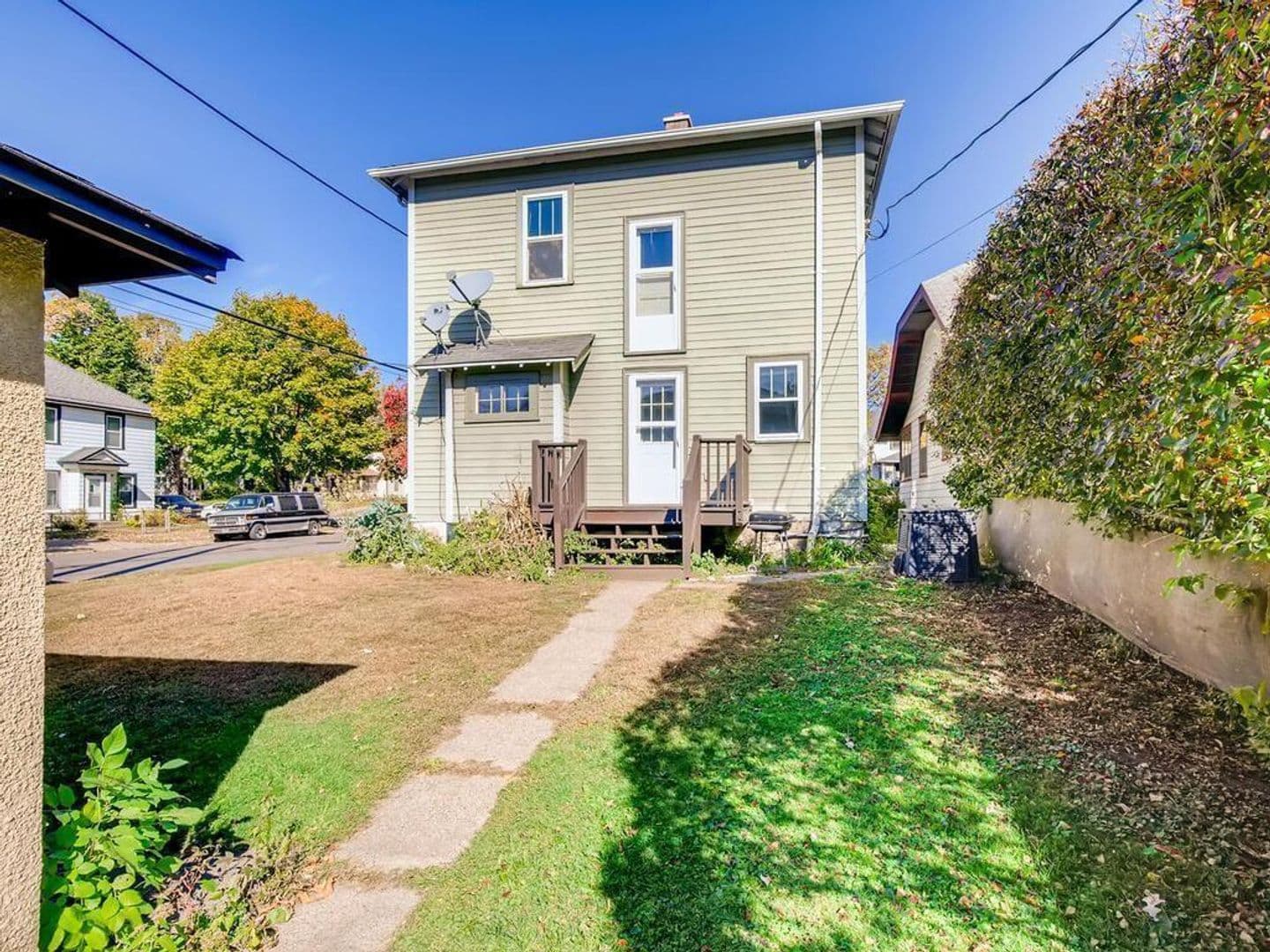 St. Paul Apartment: 1698 Hewitt Ave