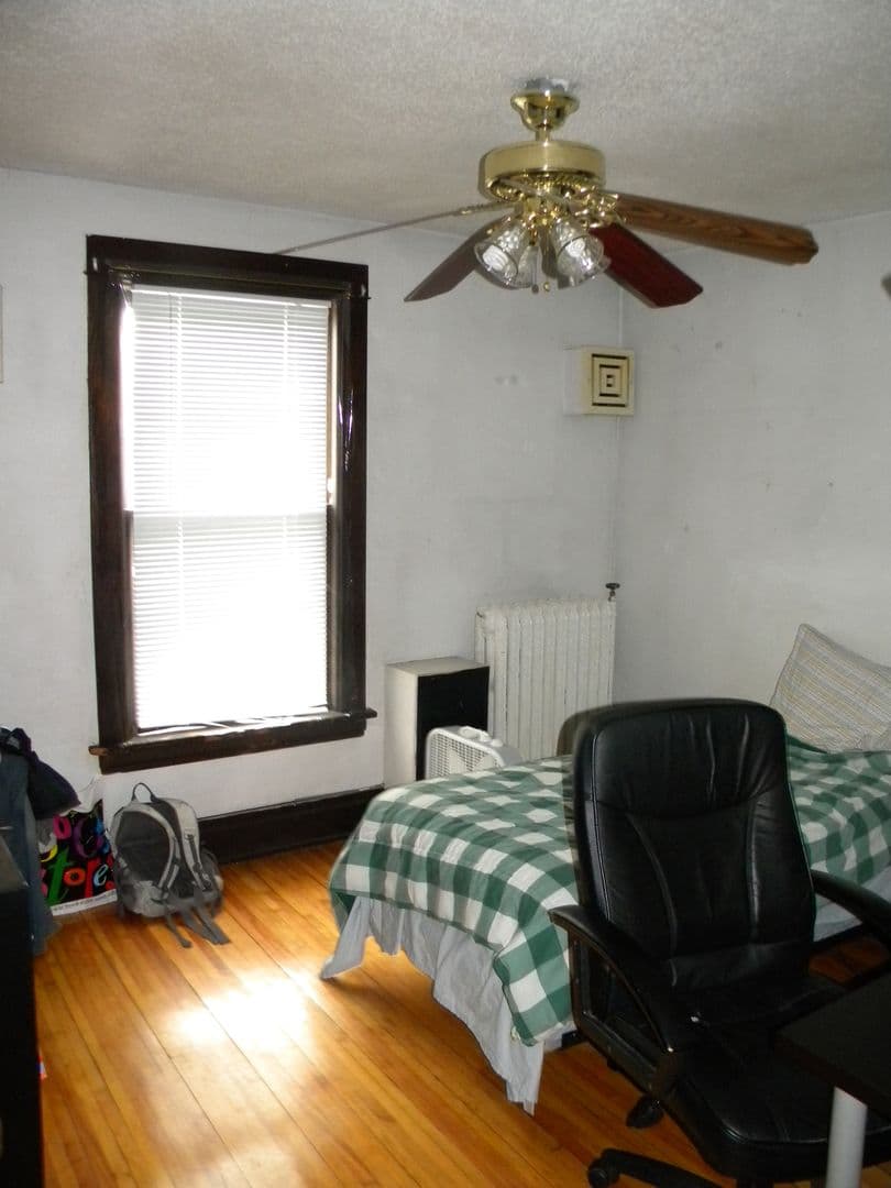Minnneapolis Apartment: 2717 Delaware St SE