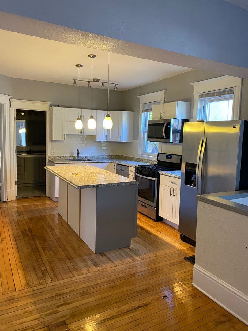 Minneapolis Apartment: 1212 Como Ave SE