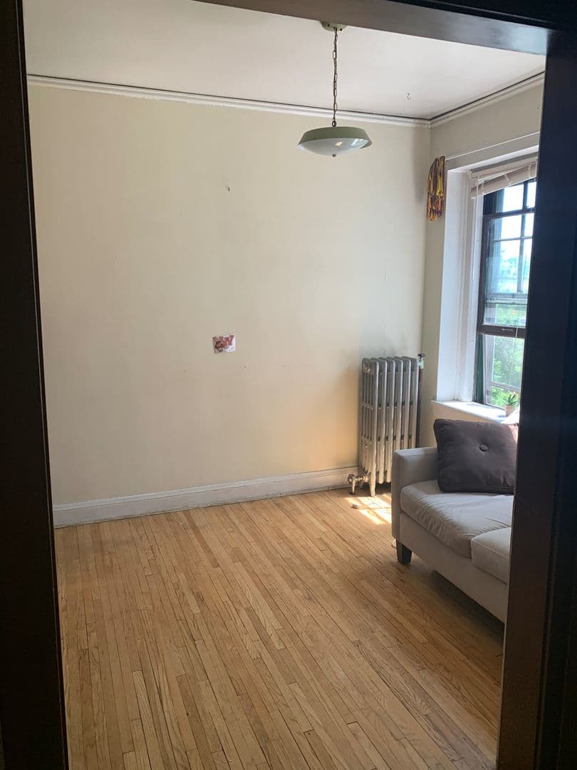 Minneapolis Apartment: 813 University Ave SE