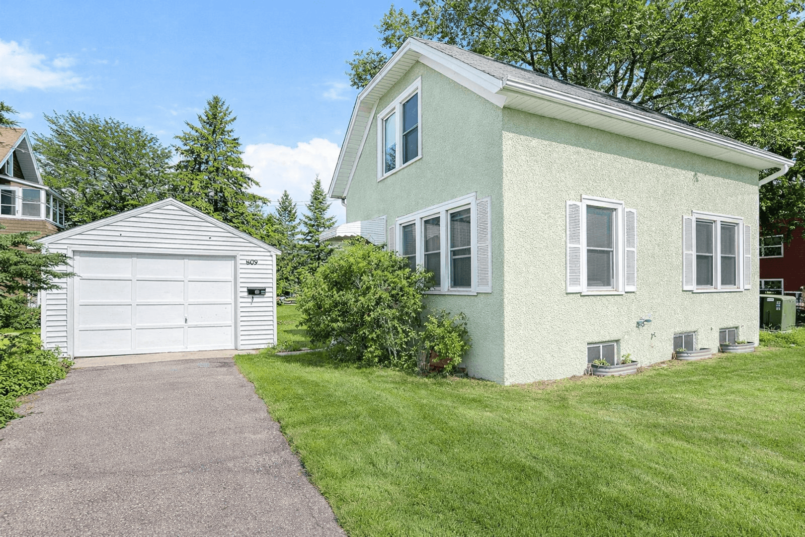 Minneapolis House: 809 13th Ave SE