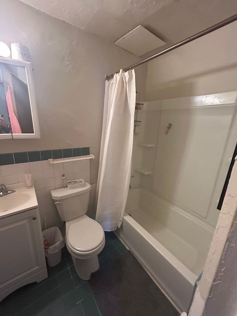 Minneapolis Apartment: 1327 7th St SE