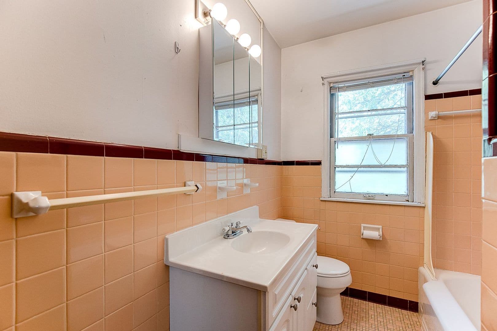 St. Paul Apartment: 865-67 Snelling Ave N