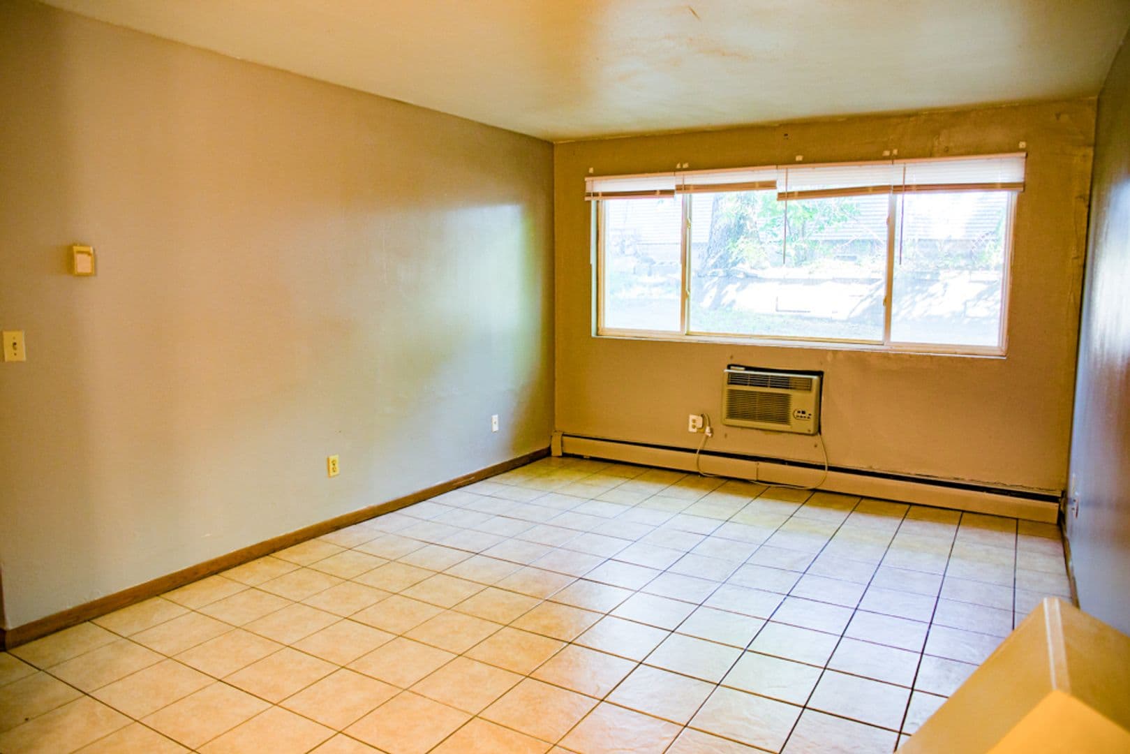 Minneapolis Apartment: 800 University Ave SE