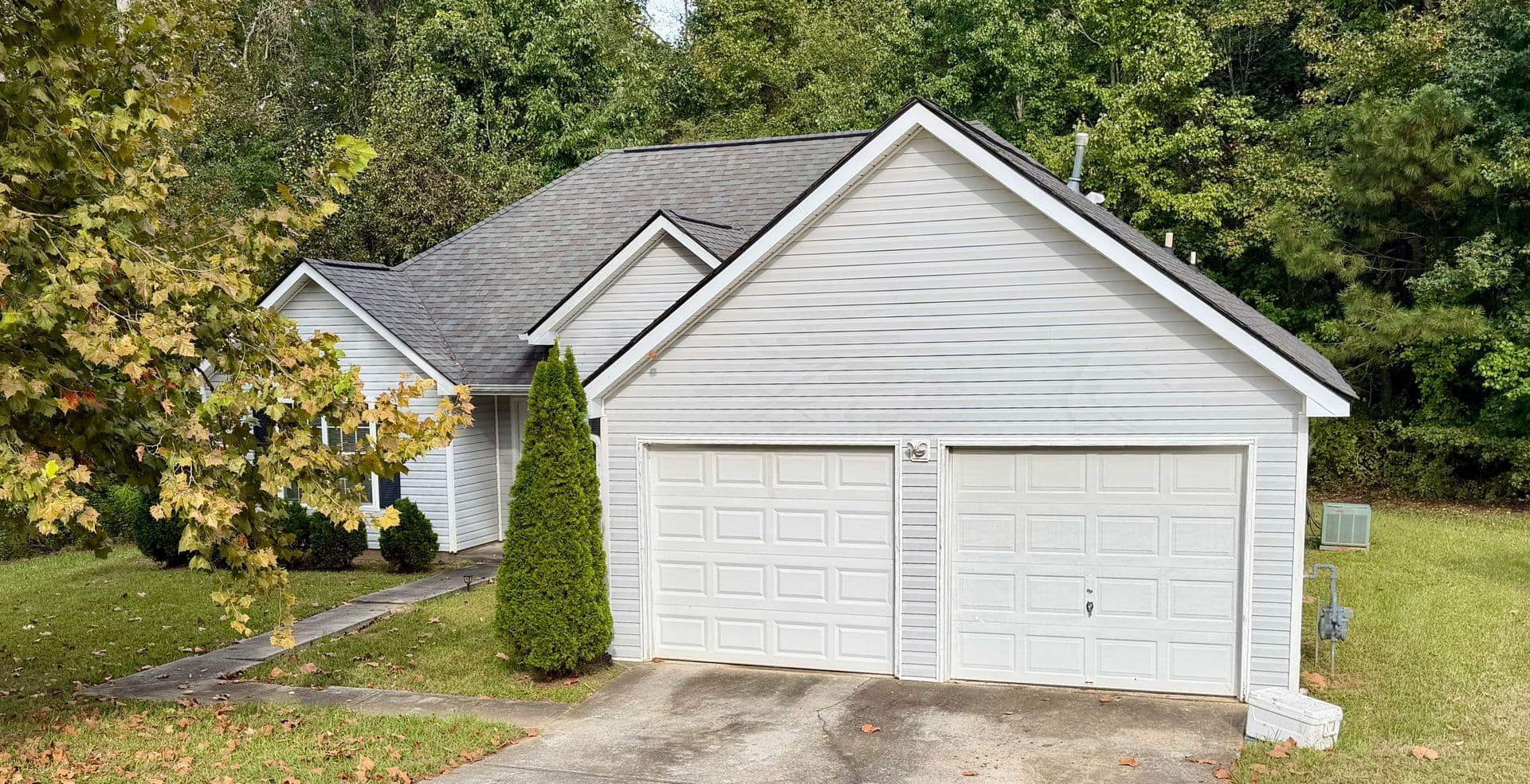 Hampton House: 206 Goldleaf Dr