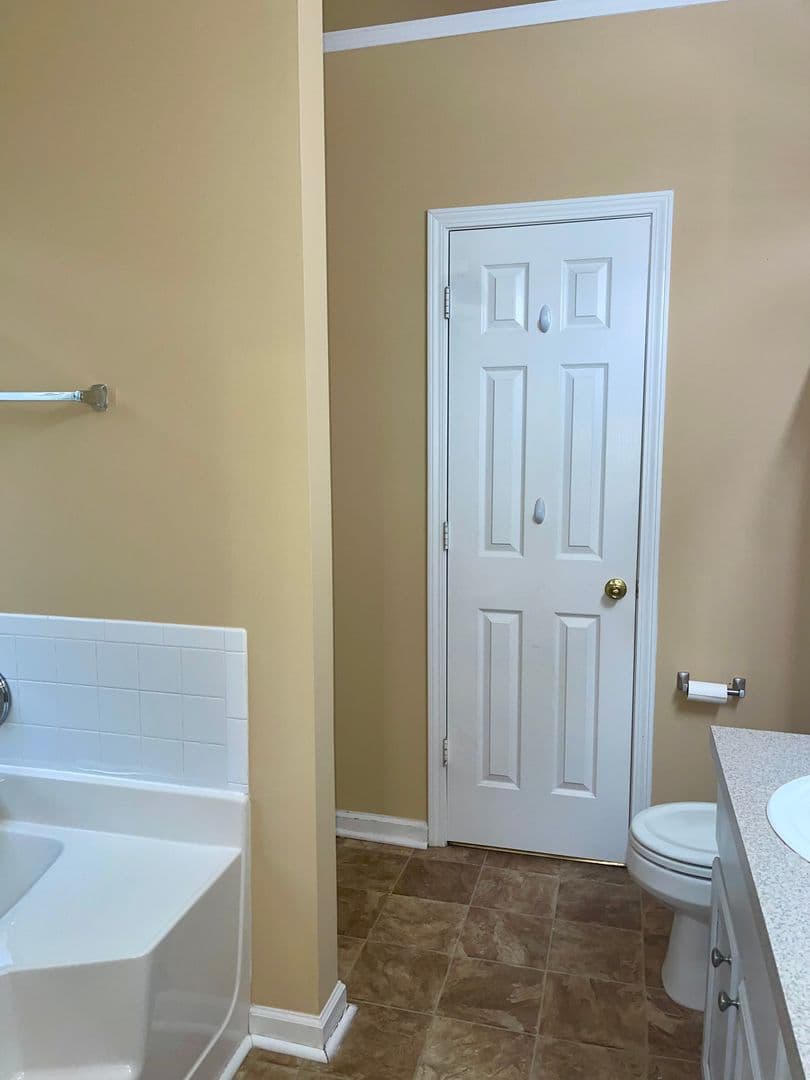 Hampton House: 206 Goldleaf Dr