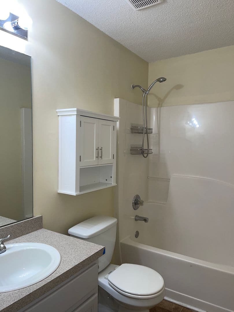 Hampton House: 206 Goldleaf Dr