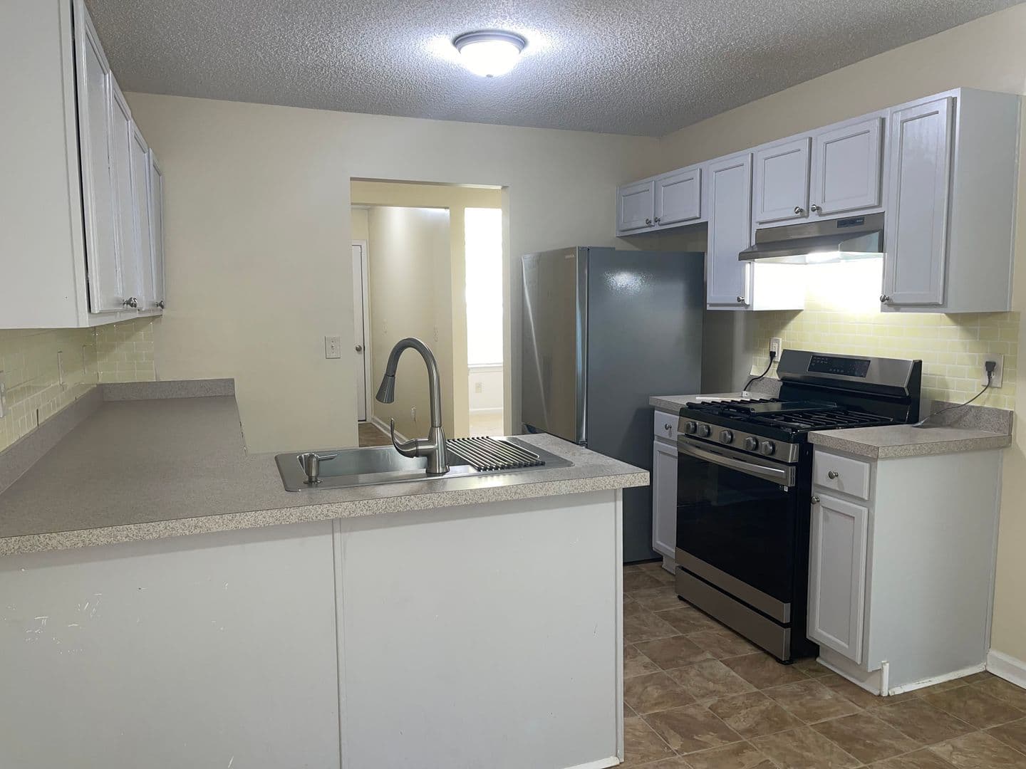 Hampton House: 206 Goldleaf Dr