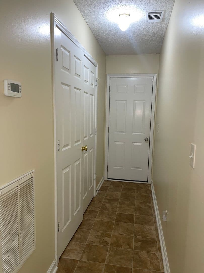Hampton House: 206 Goldleaf Dr