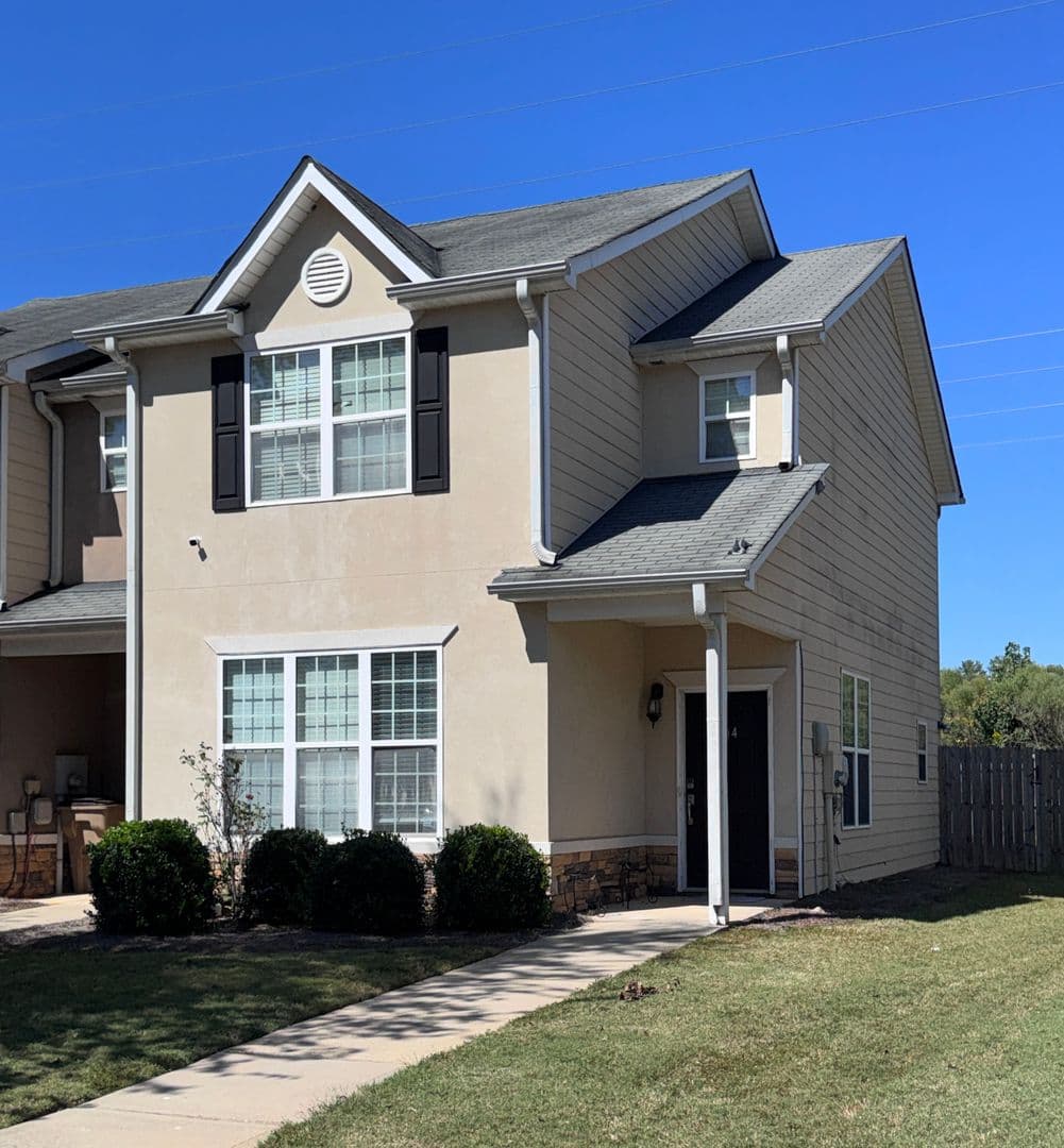 Jonesboro House: 304 Commons Dr