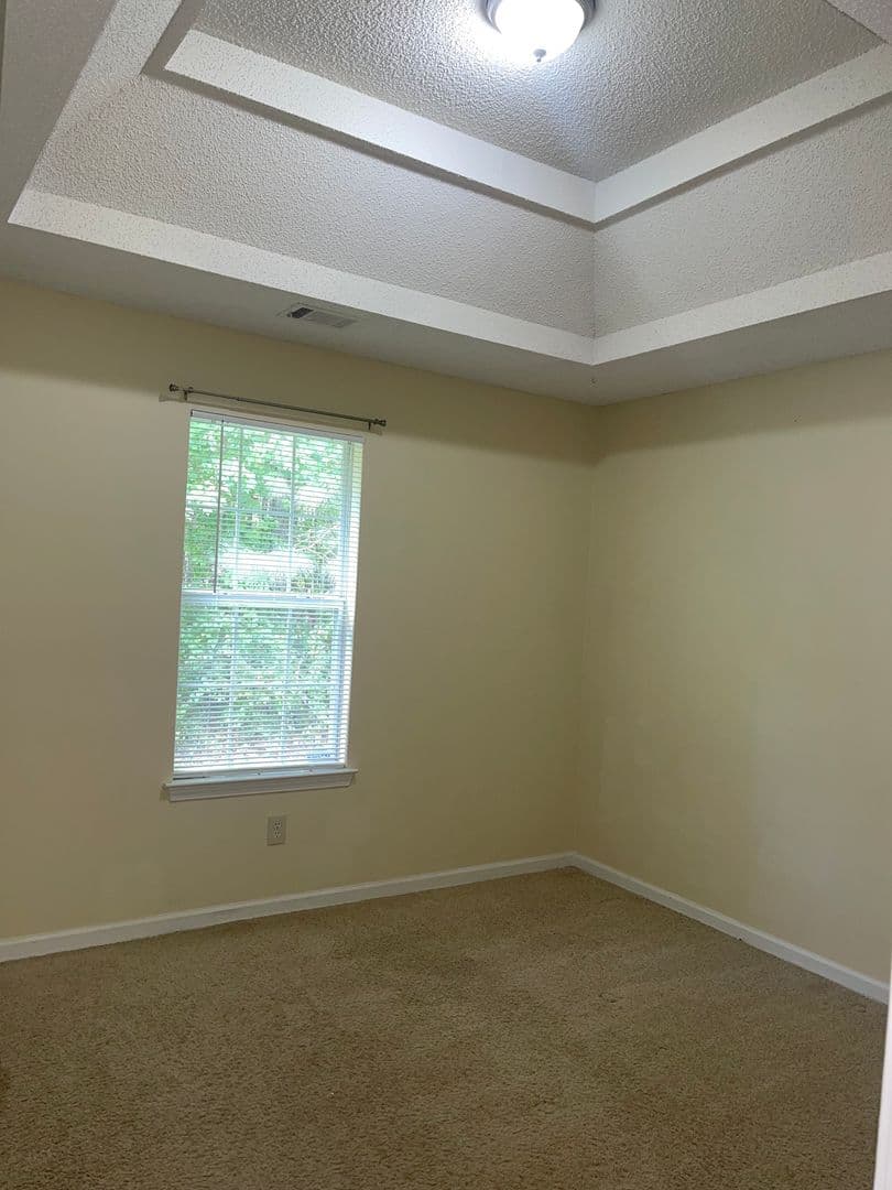 Hampton House: 206 Goldleaf Dr