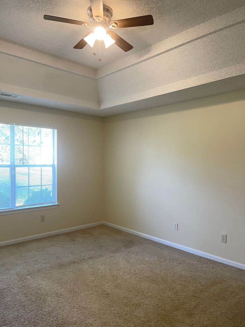 Hampton House: 206 Goldleaf Dr