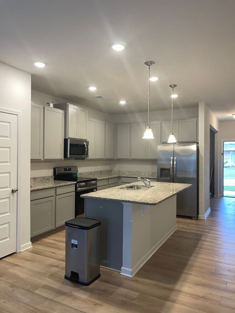 Hampton House: 1492 Trellis Ct