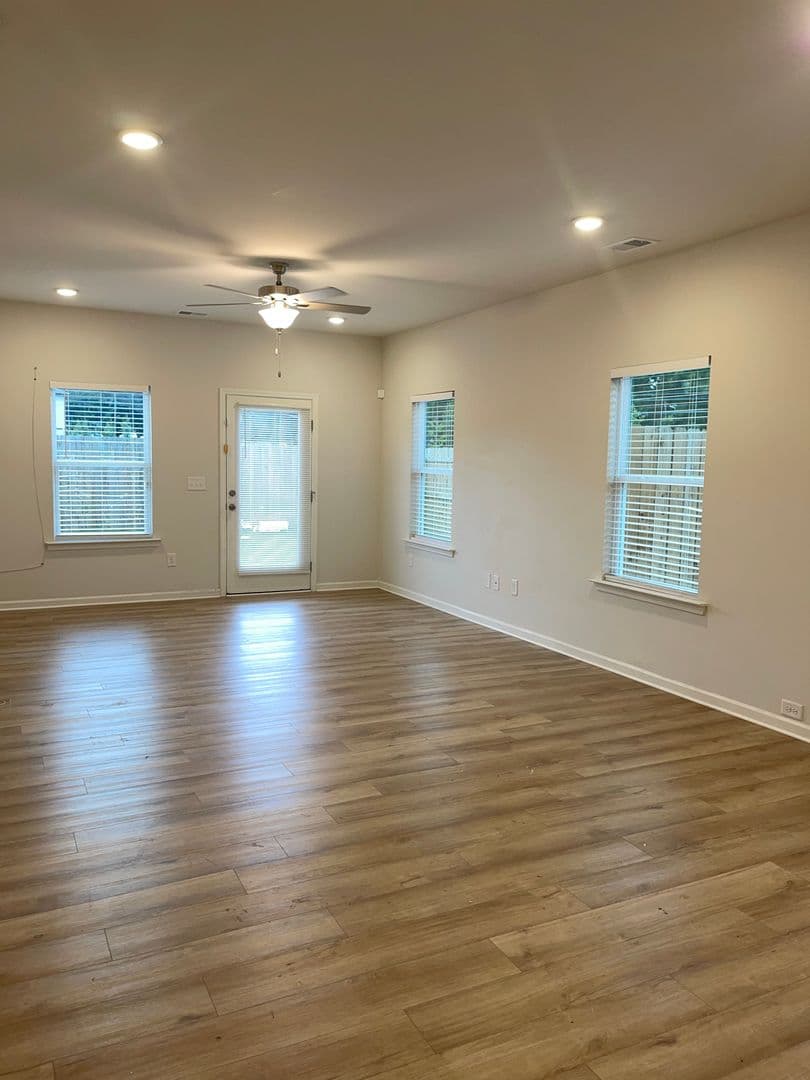 Hampton House: 1492 Trellis Ct