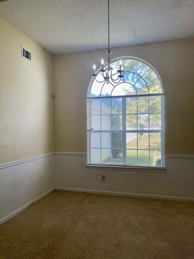 Hampton House: 206 Goldleaf Dr