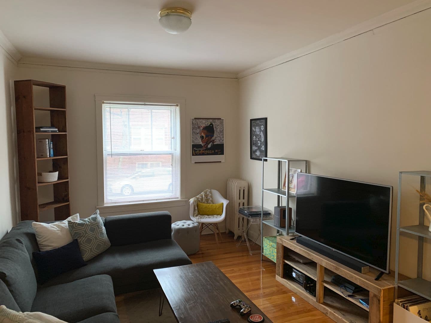 Chicago Apartment: 1900 W. Cornelia