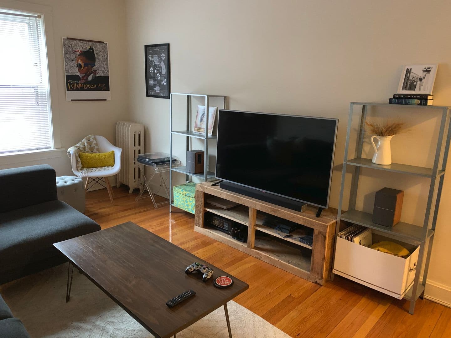 Chicago Apartment: 1900 W. Cornelia