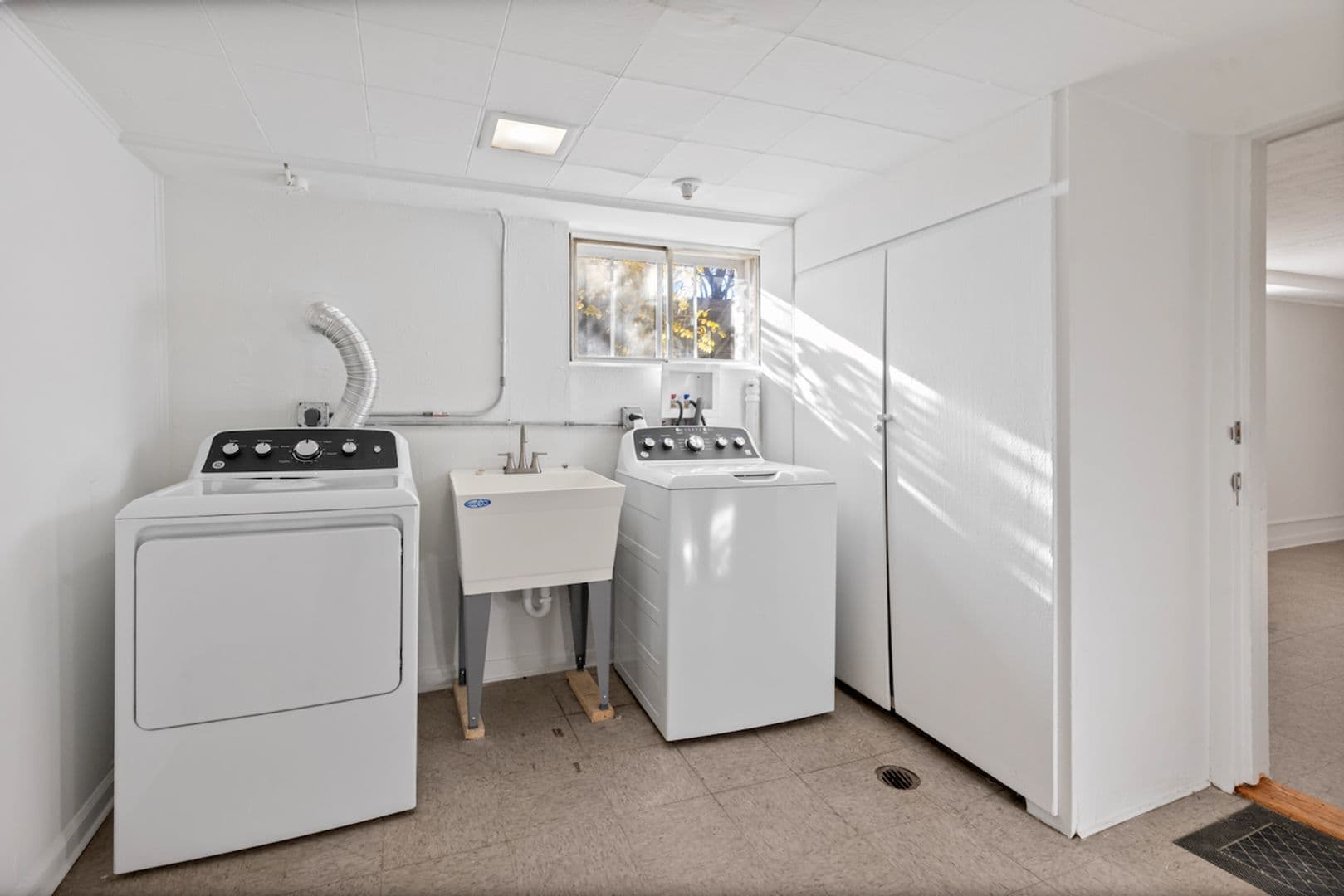 Chicago Apartment: 5701 N. Keystone
