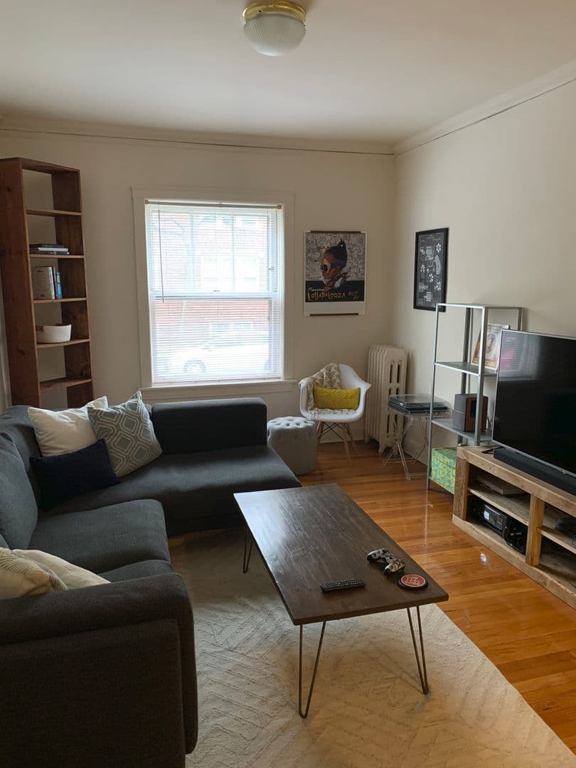 Chicago Apartment: 1900 W. Cornelia