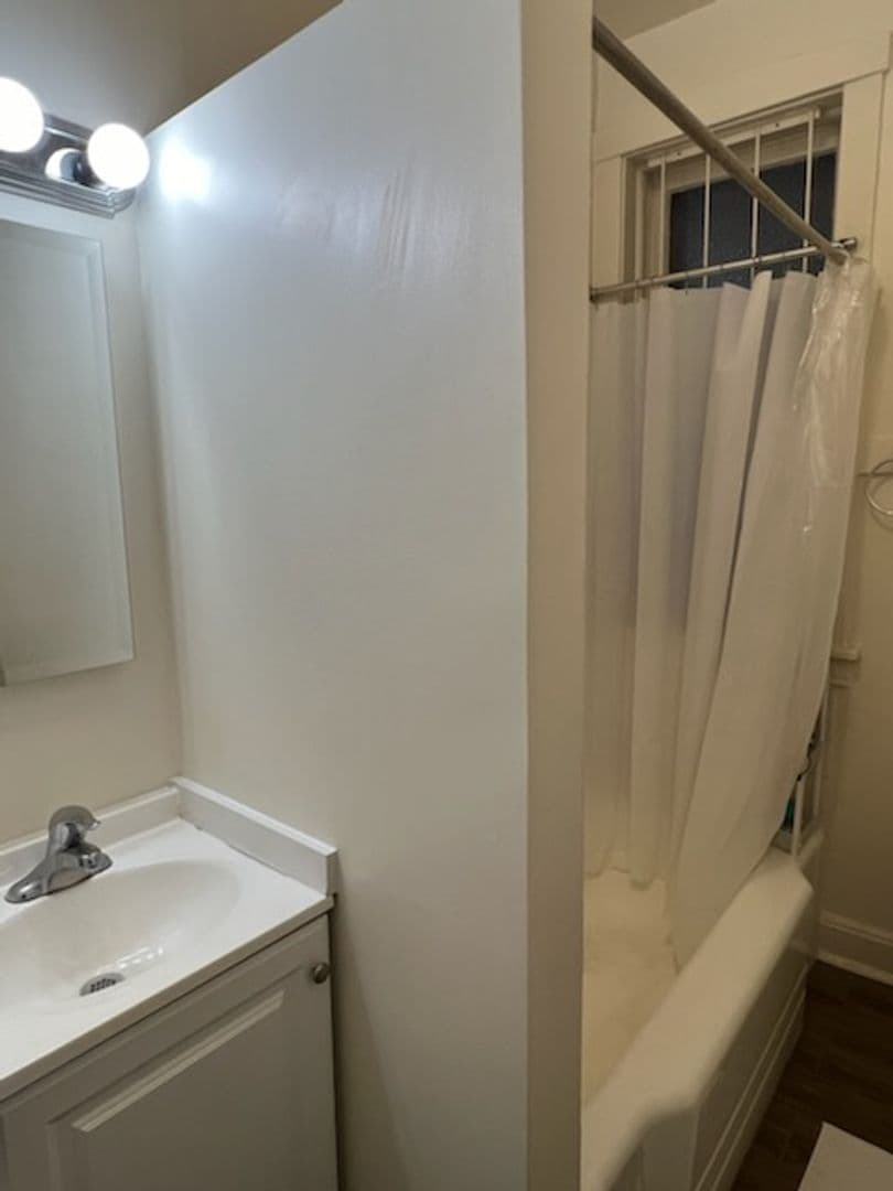 Chicago Apartment: 1900 W. Cornelia