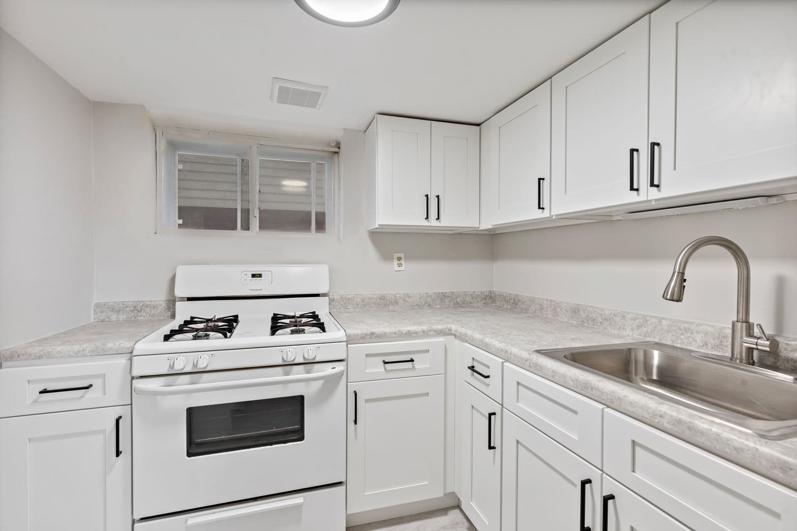 Chicago Apartment: 5701 N. Keystone
