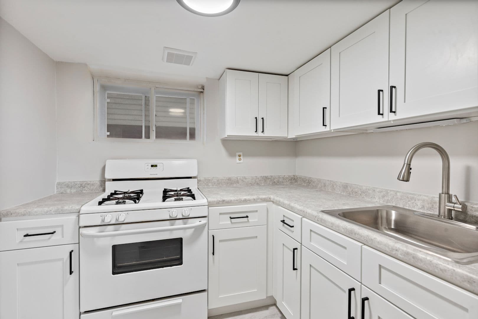 Chicago Apartment: 5701 N. Keystone
