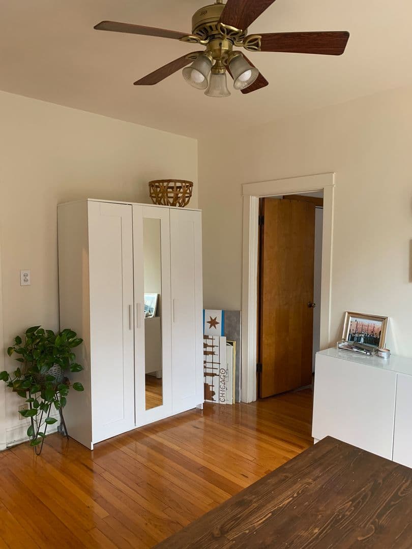 Chicago Apartment: 1900 W. Cornelia