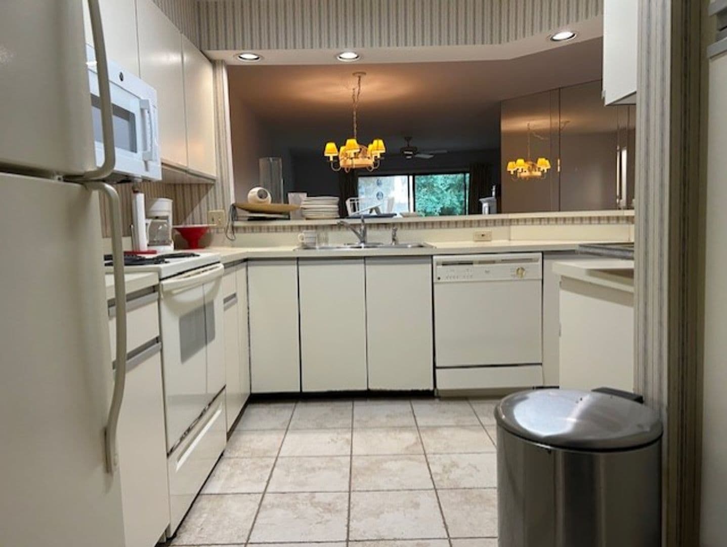 Hilton Head Condo: 200 Colonnade Road, #203