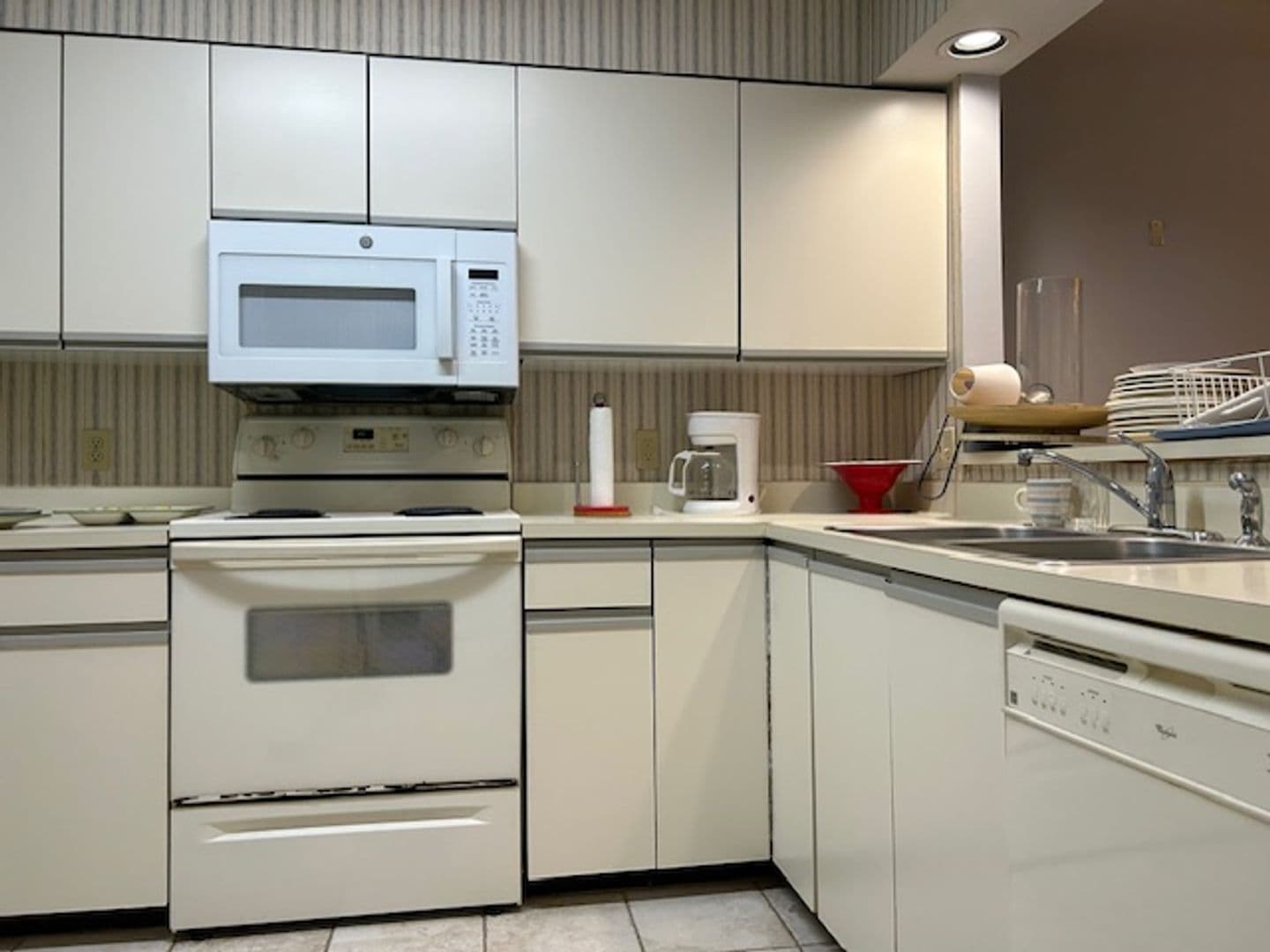 Hilton Head Condo: 200 Colonnade Road, #203