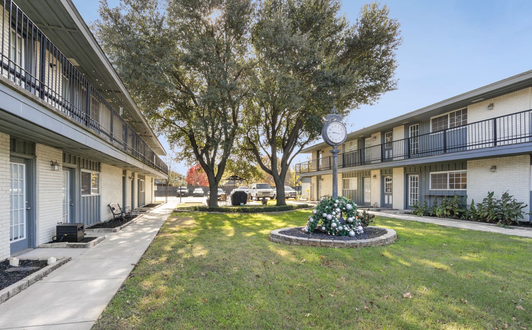 Grapevine Apartment: 1207 W Wall Street