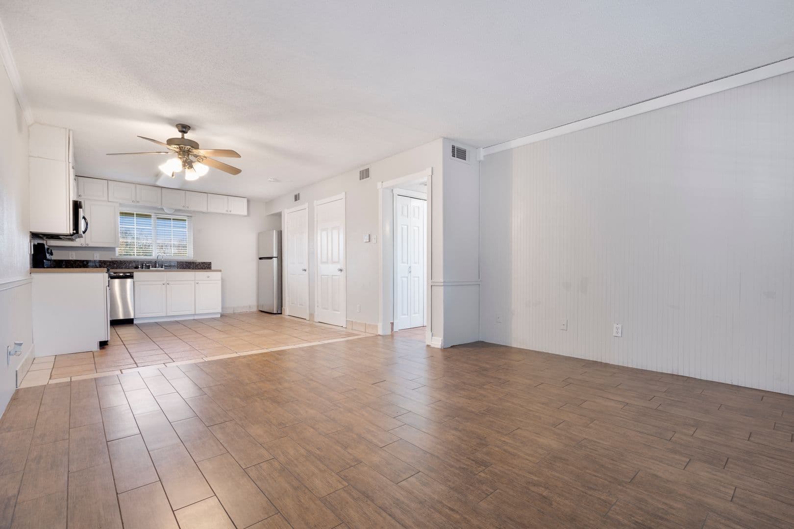 Grapevine Apartment: 1207 W Wall Street