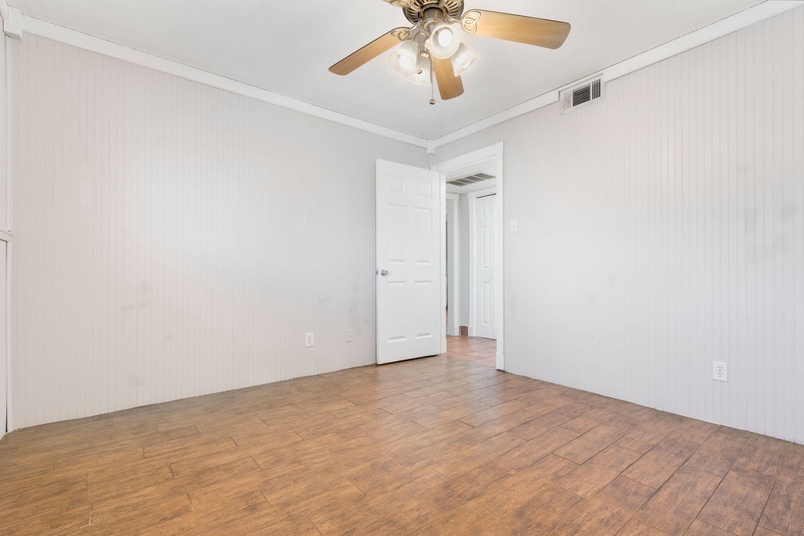 Grapevine Apartment: 1207 W Wall Street