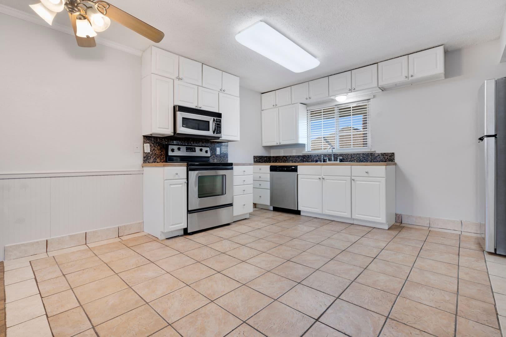 Grapevine Apartment: 1207 W Wall Street