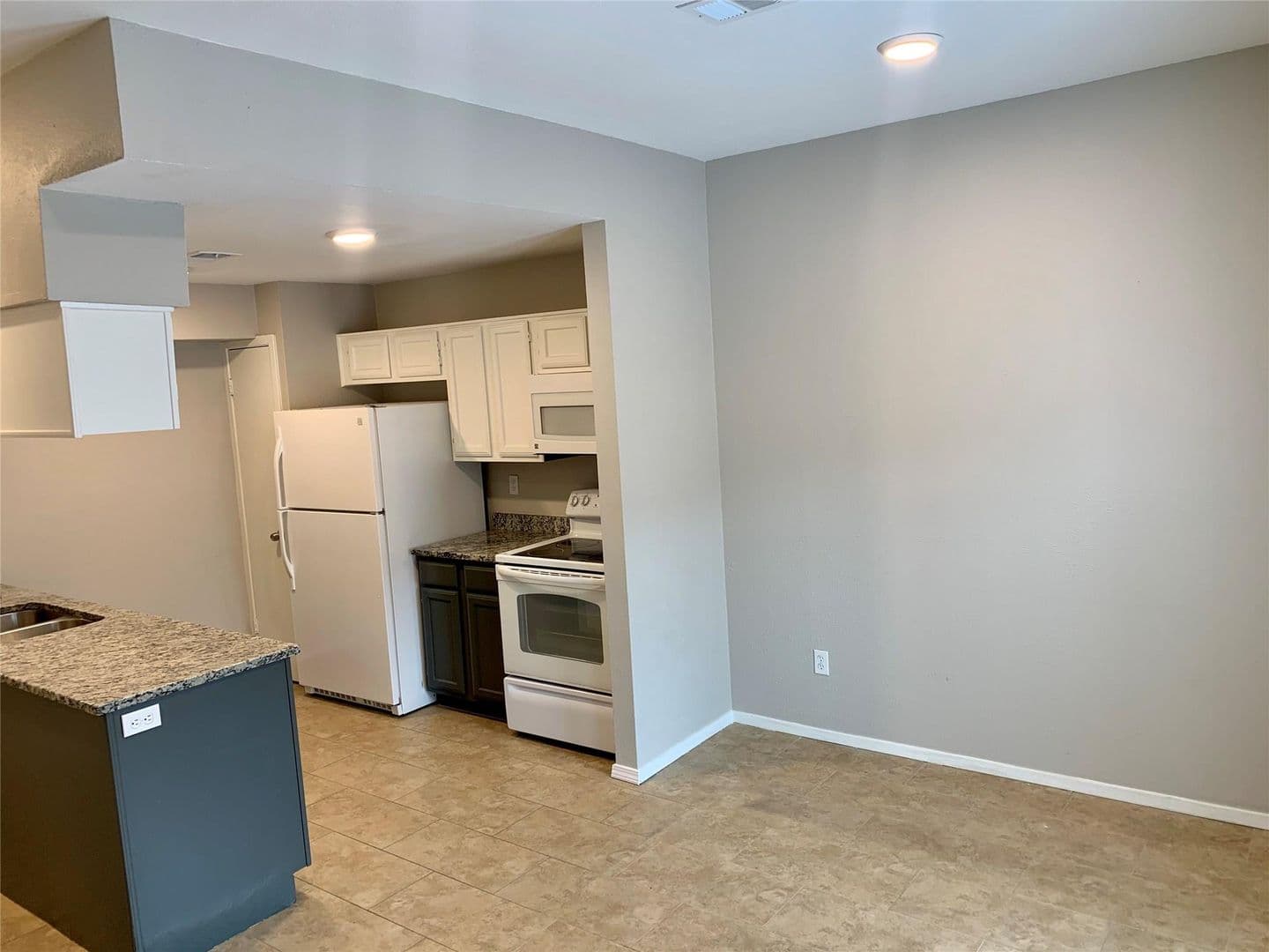 Coppell Townhome: 214 Samuel Boulevard