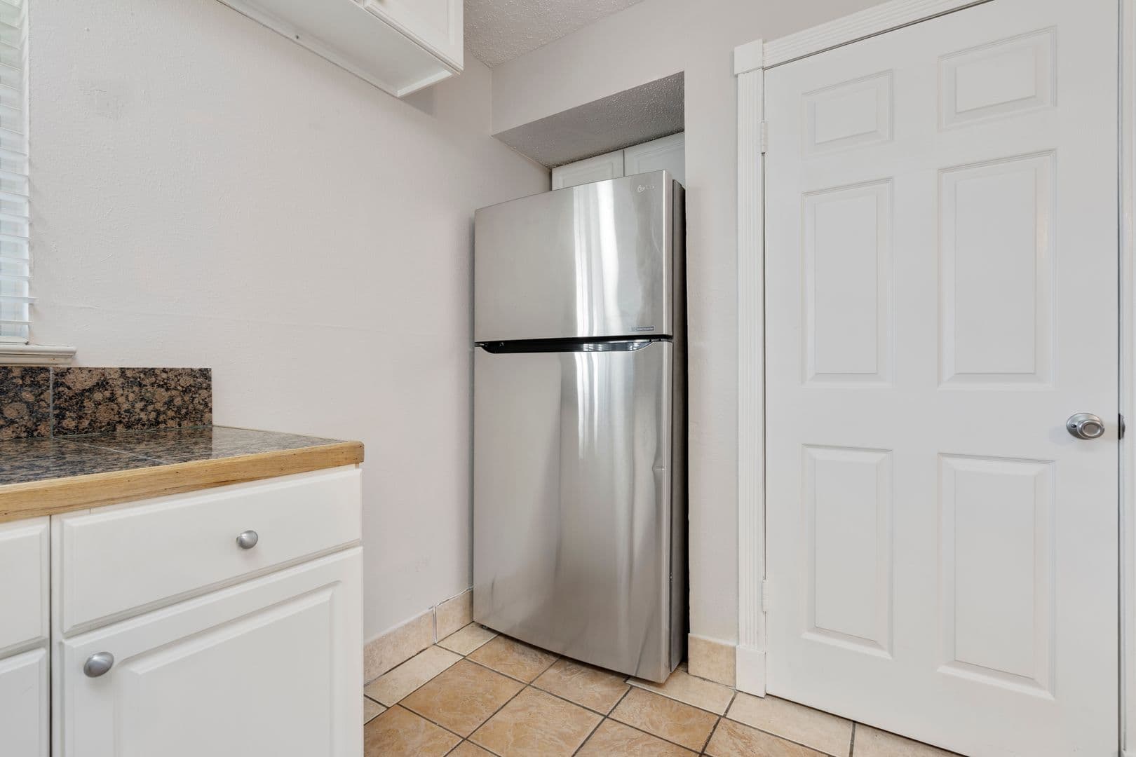 Grapevine Apartment: 1207 W Wall Street