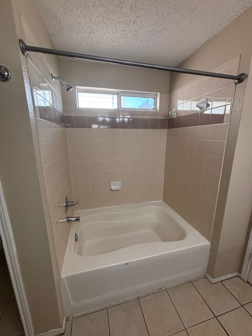 Roanoke House: 3405 Desert Mesa Road