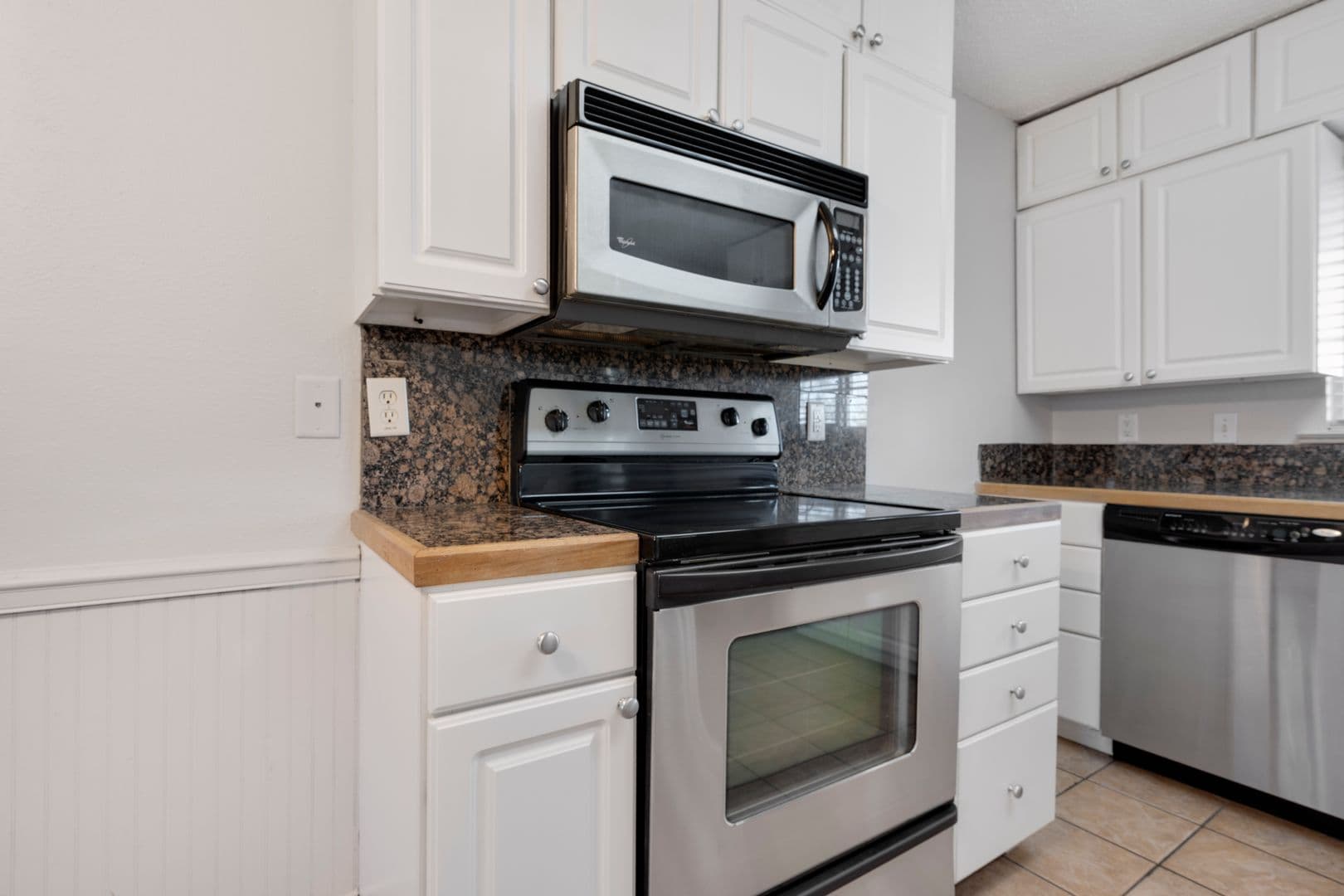 Grapevine Apartment: 1207 W Wall Street