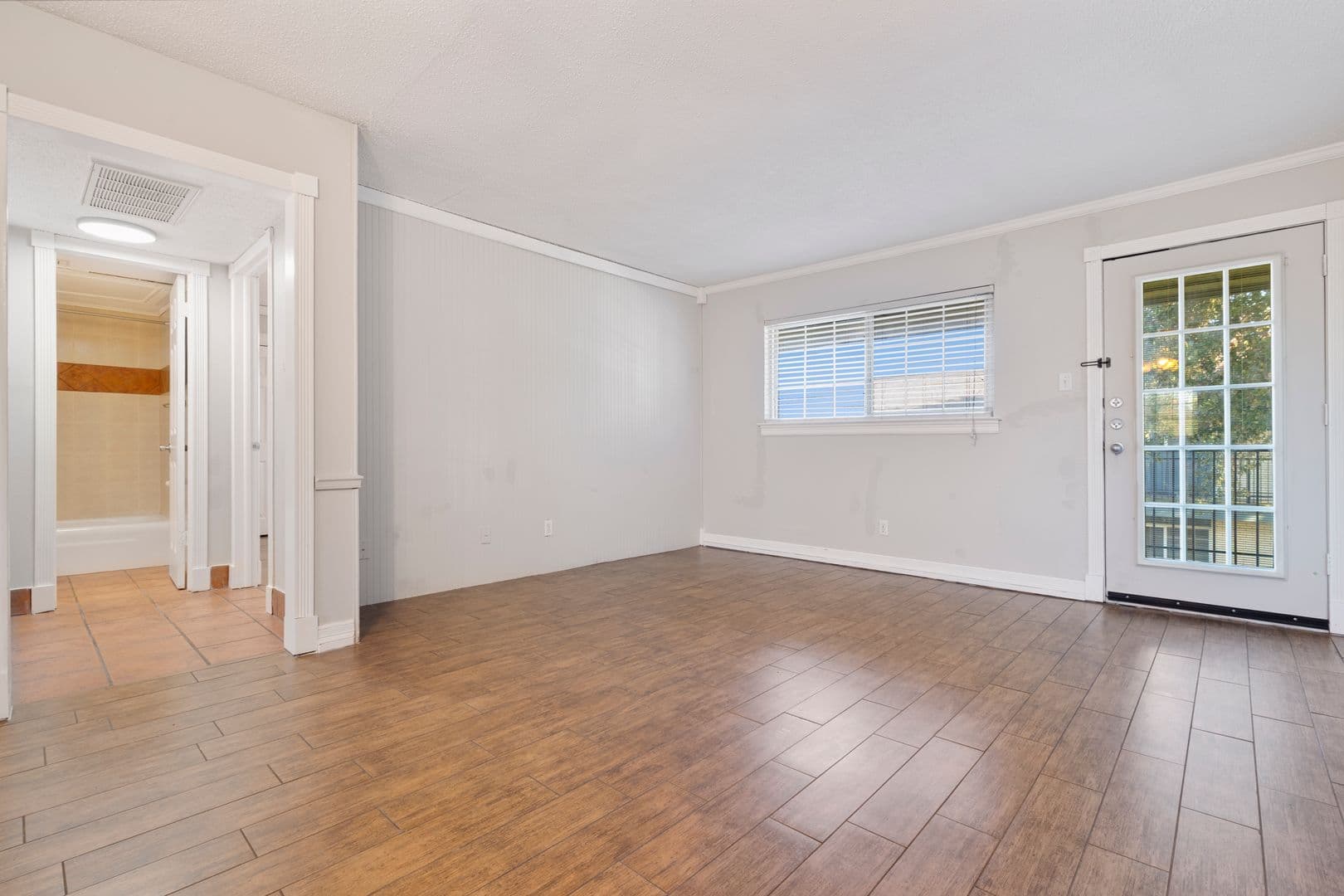 Grapevine Apartment: 1207 W Wall Street