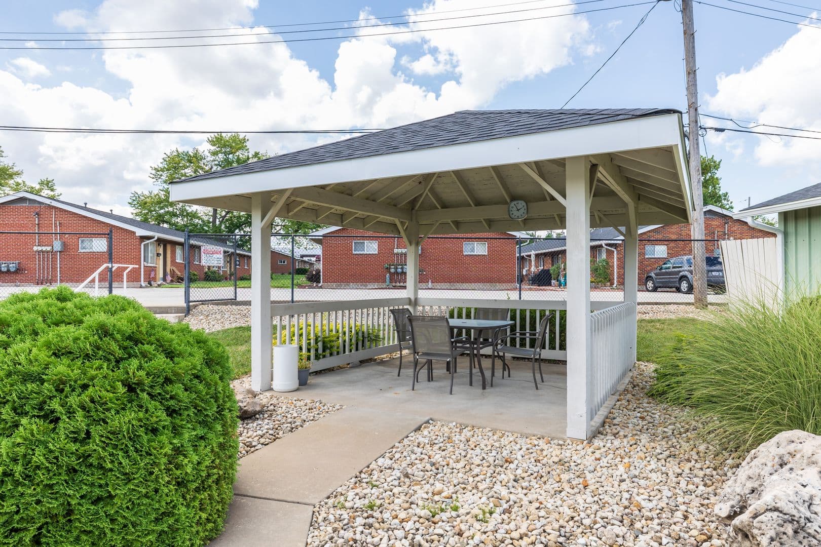 St. Charles Apartment: 901-996 Broadmoor Ln