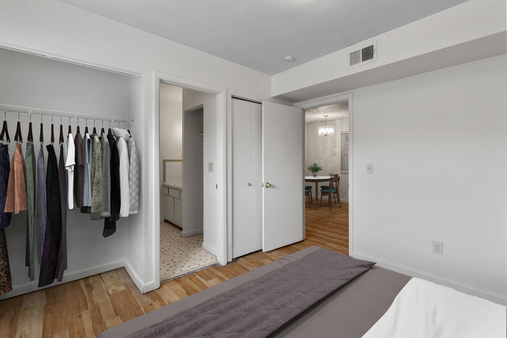 St. Charles Apartment: 800 Cunningham Ave