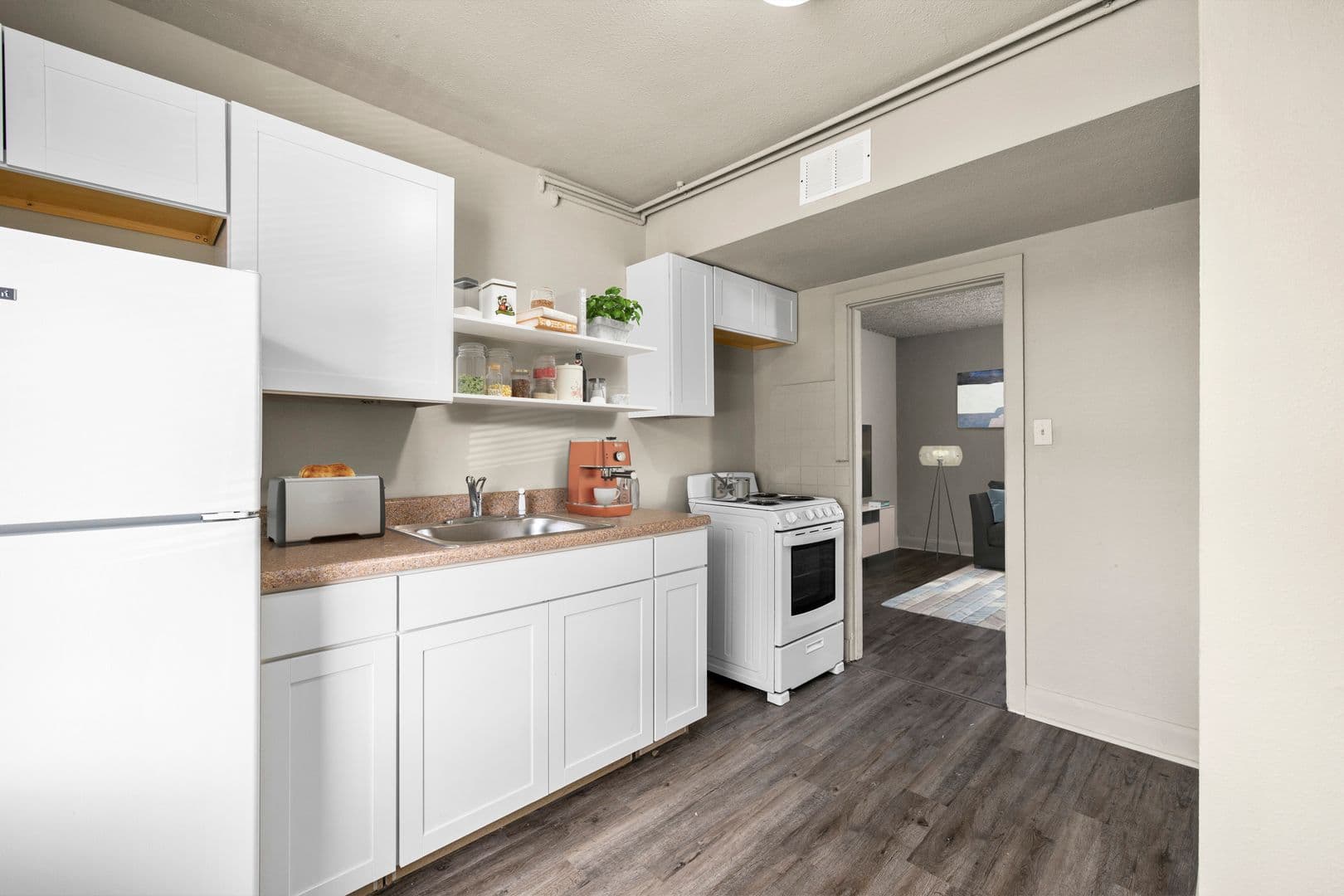 St. Charles Apartment: 1108 Powell St