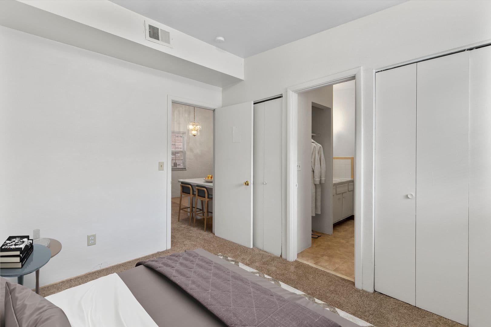 St. Charles Apartment: 800 Cunningham Ave