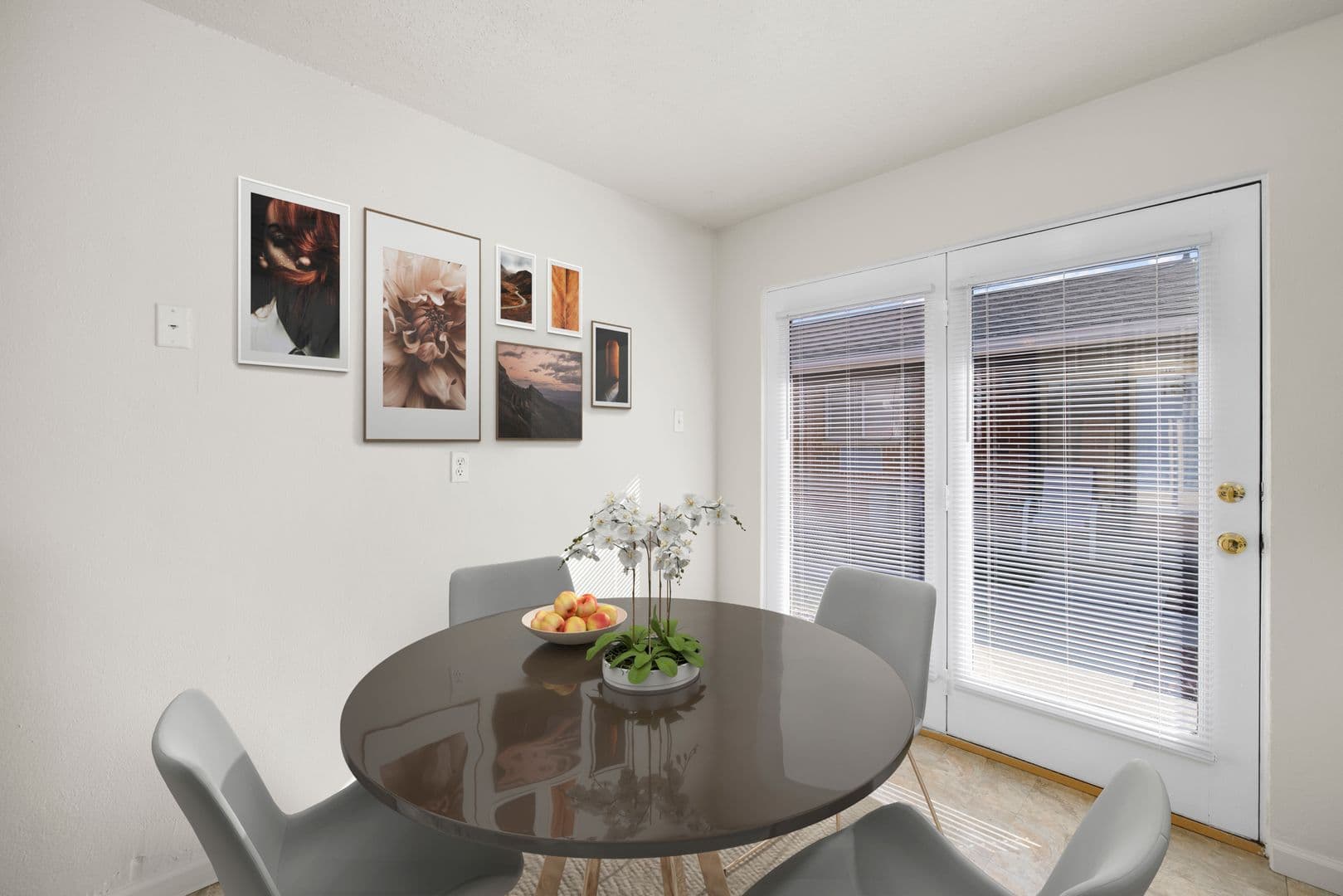St. Charles Apartment: 901-996 Broadmoor Ln