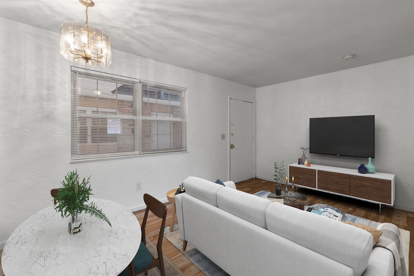 St. Charles Apartment: 800 Cunningham Ave