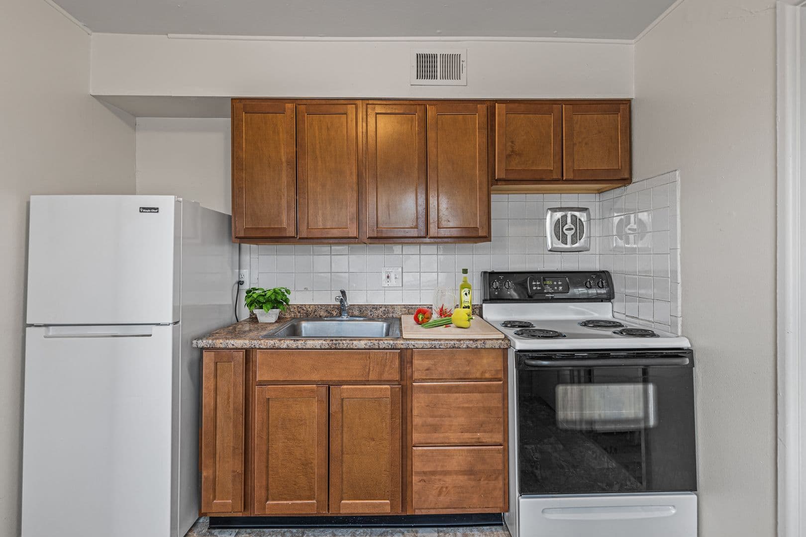 Florissant Apartment: 1975 Charbonier Rd