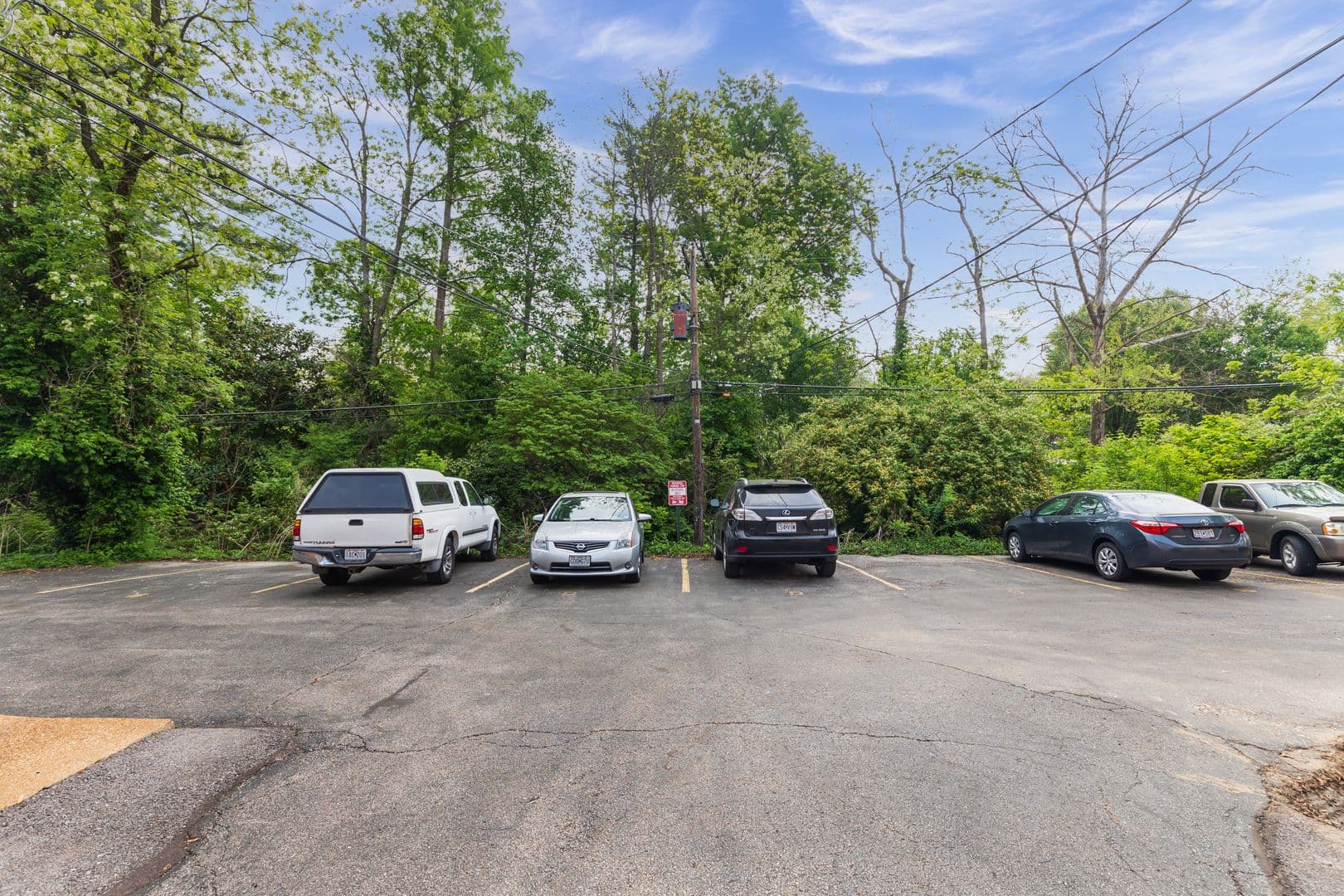 Ballwin Apartment: 242 Leslie Ln