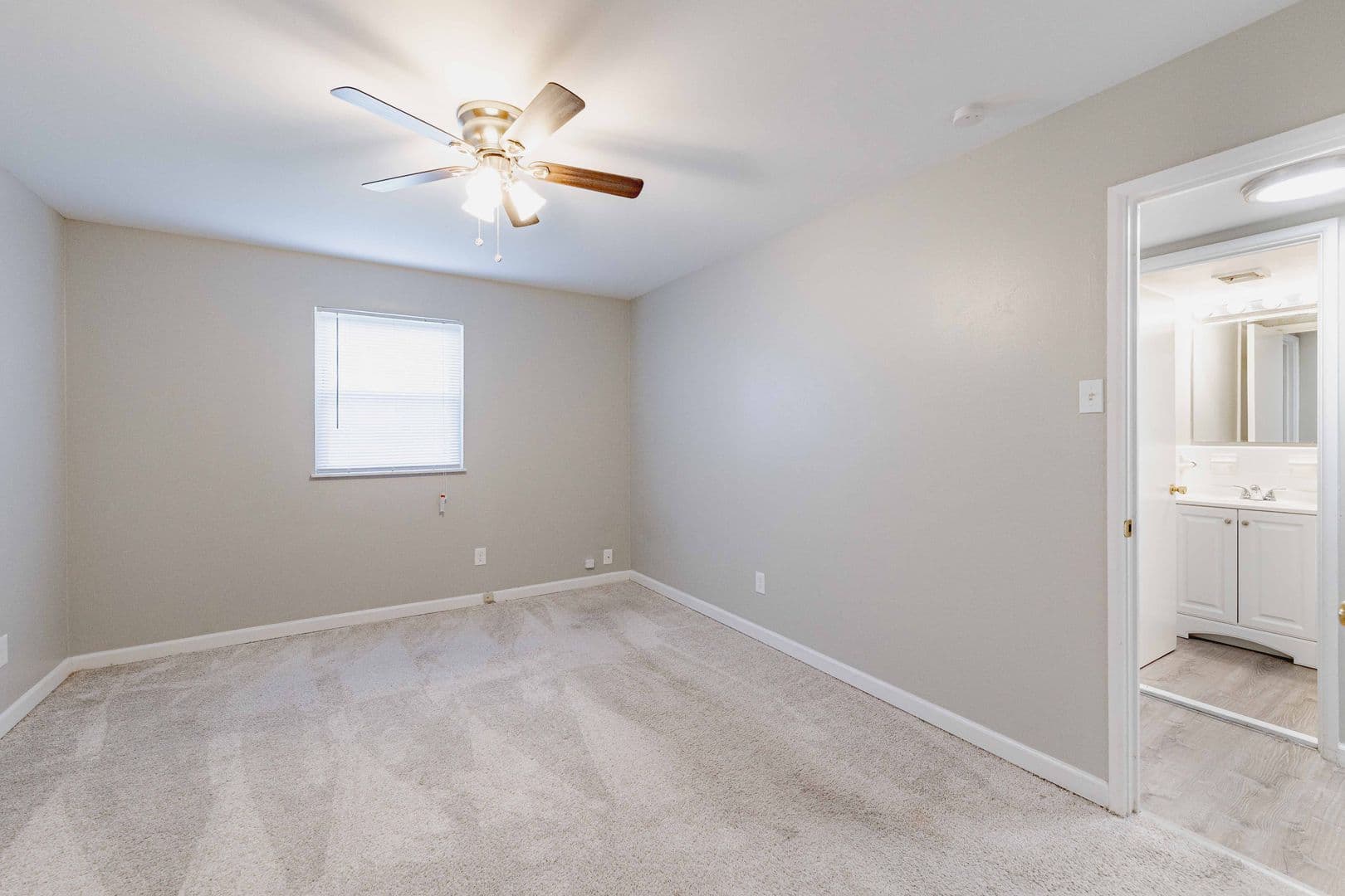 St Louis Apartment: 2616 Union Rd